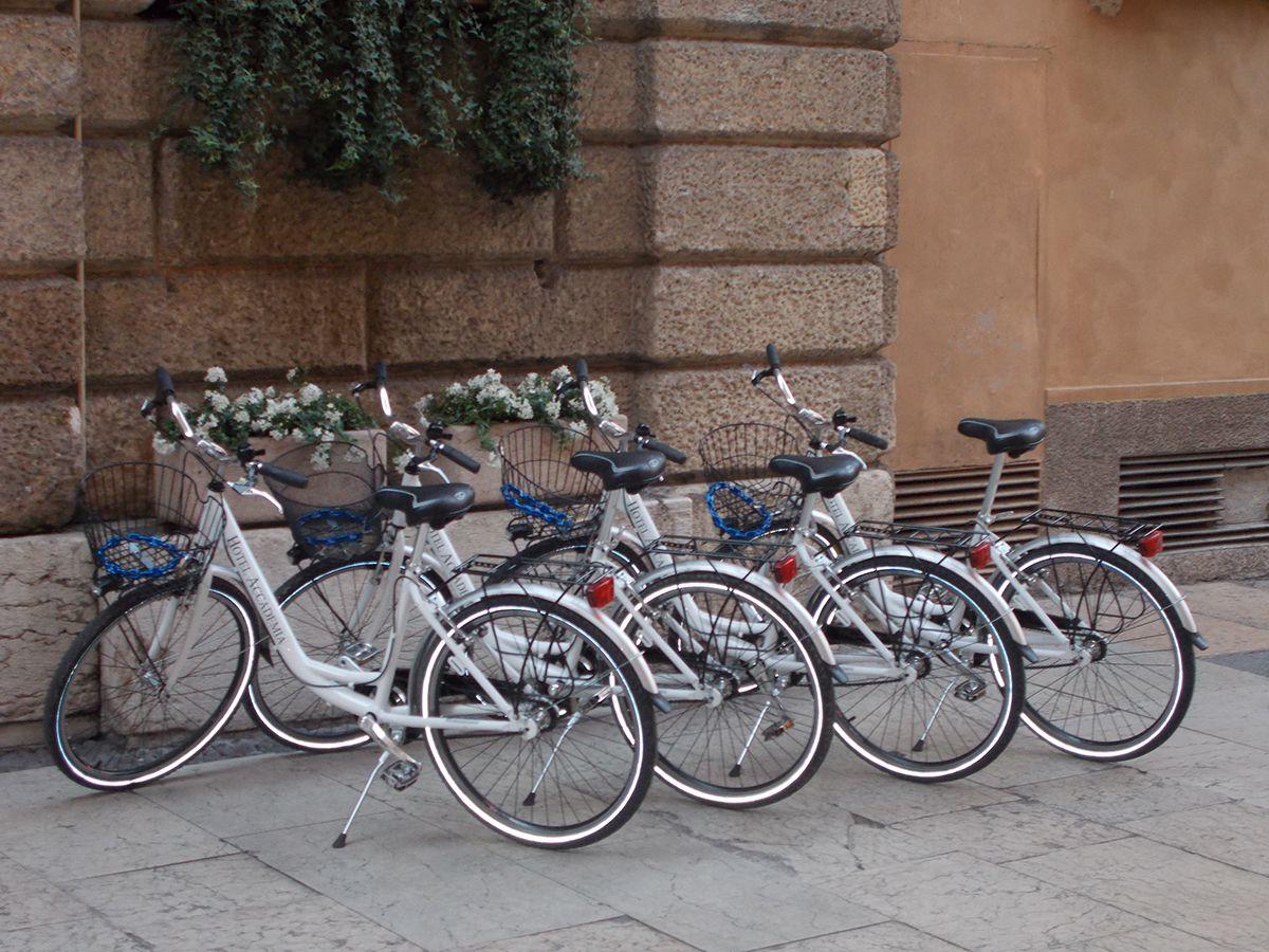 Hotel Accademia Verona Bagian luar foto