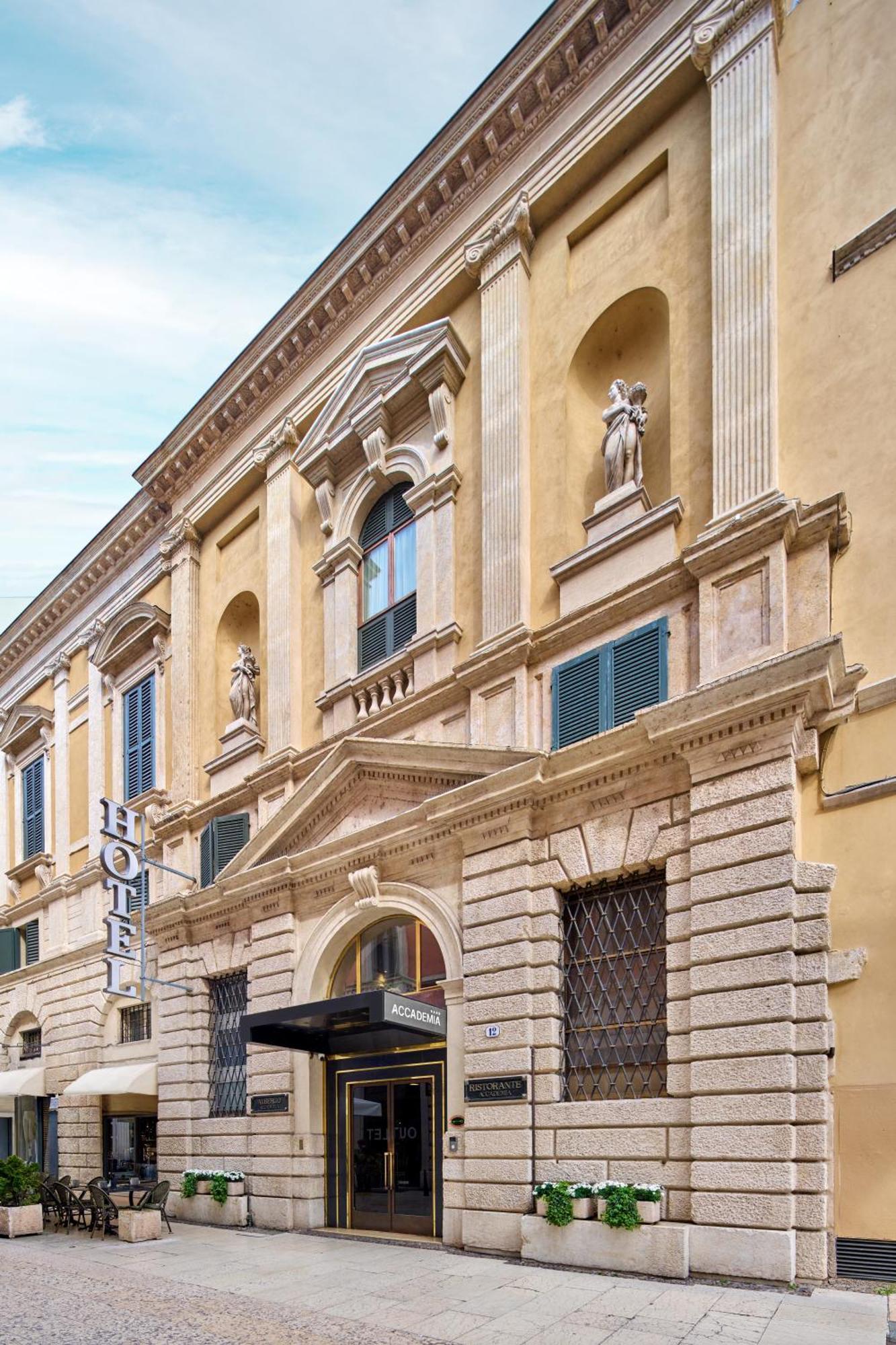 Hotel Accademia Verona Bagian luar foto